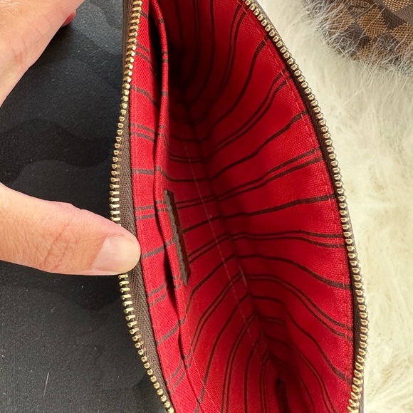 Louis Vuitton Neverfull MM - Picture 12 of 14